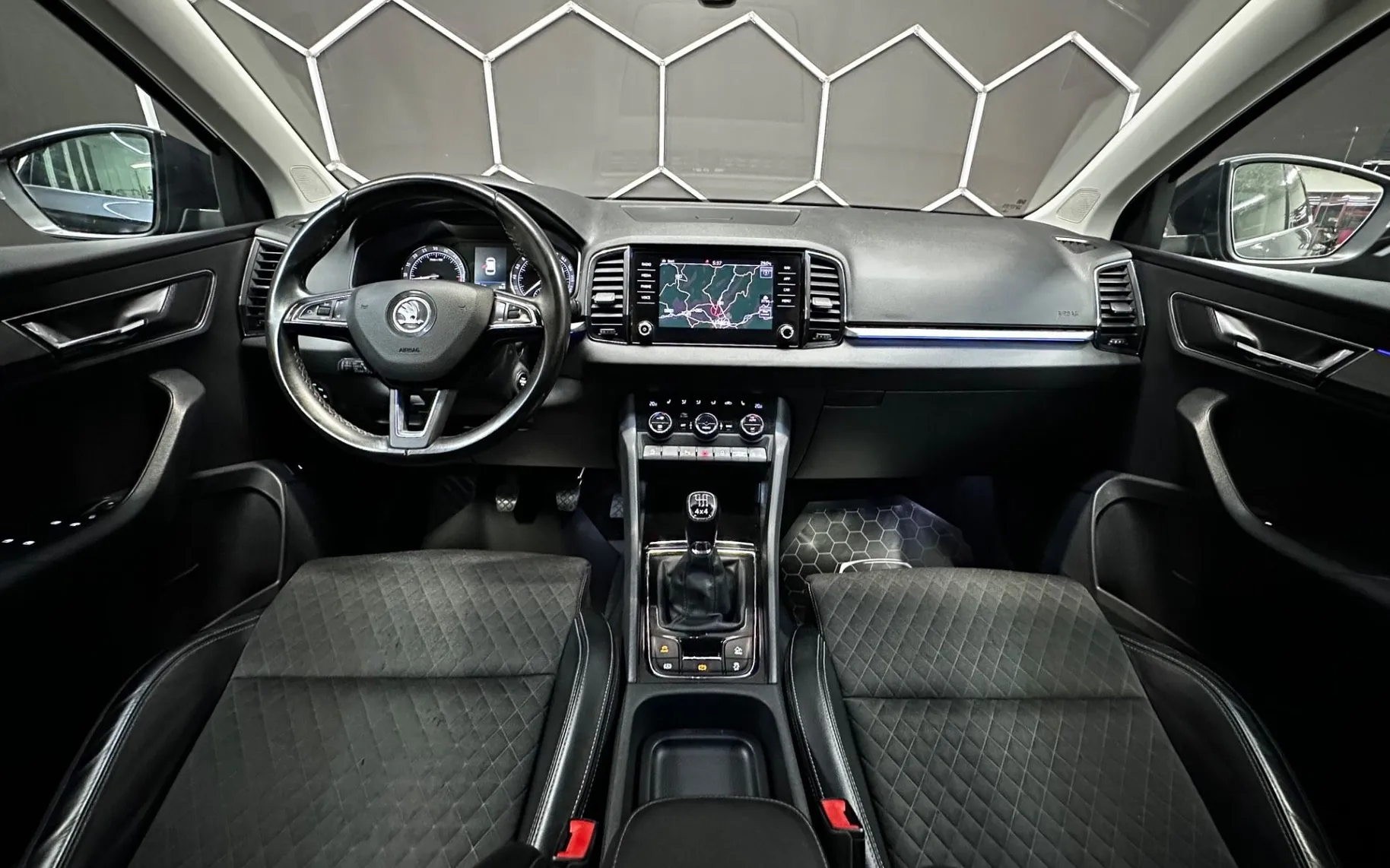 Notranja slika - Škoda Karoq - 4x4 2.0 TDI KAMERA+NAVI+ACC+KEYLESS+LED+AMBIENT... - 9