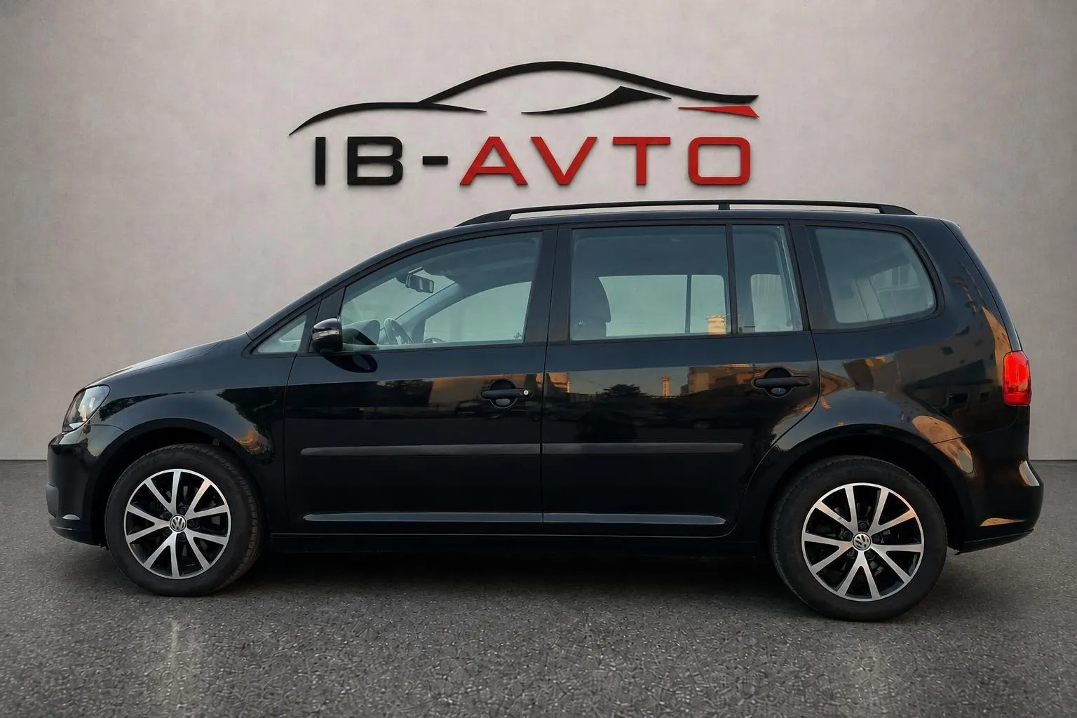 Zunanja slika - Volkswagen Touran - 1.6 TDI  7-Sedežev - 6
