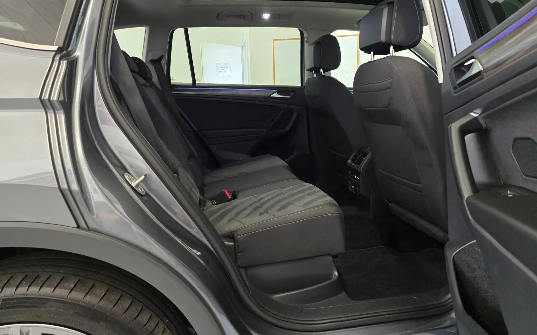 Notranja slika - Volkswagen Tiguan Allspace - 4motion 2.0 TDI Elegance DSG - Matrix.pano.kamera - 18