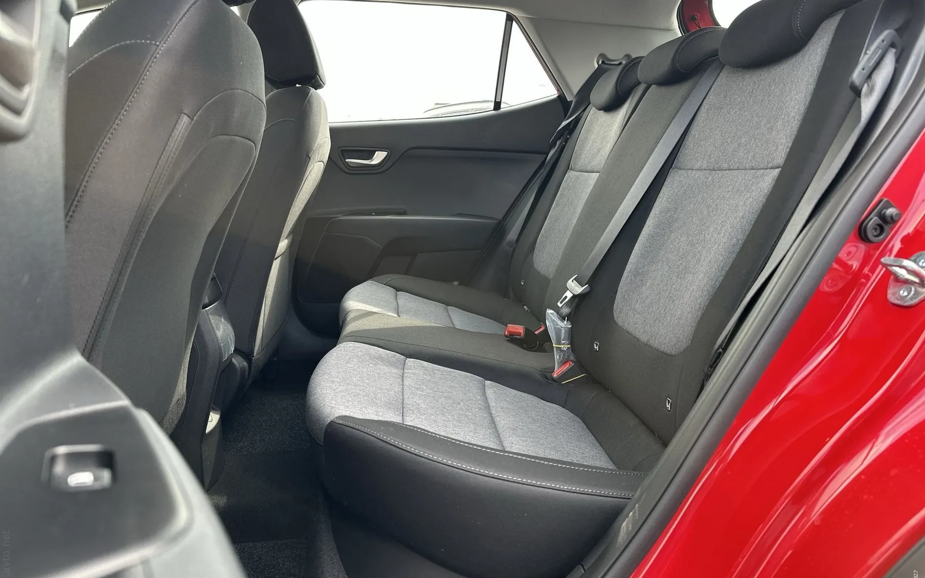 Notranja slika - KIA Stonic - 1.0 T-GDi LX Life DCT... - 13