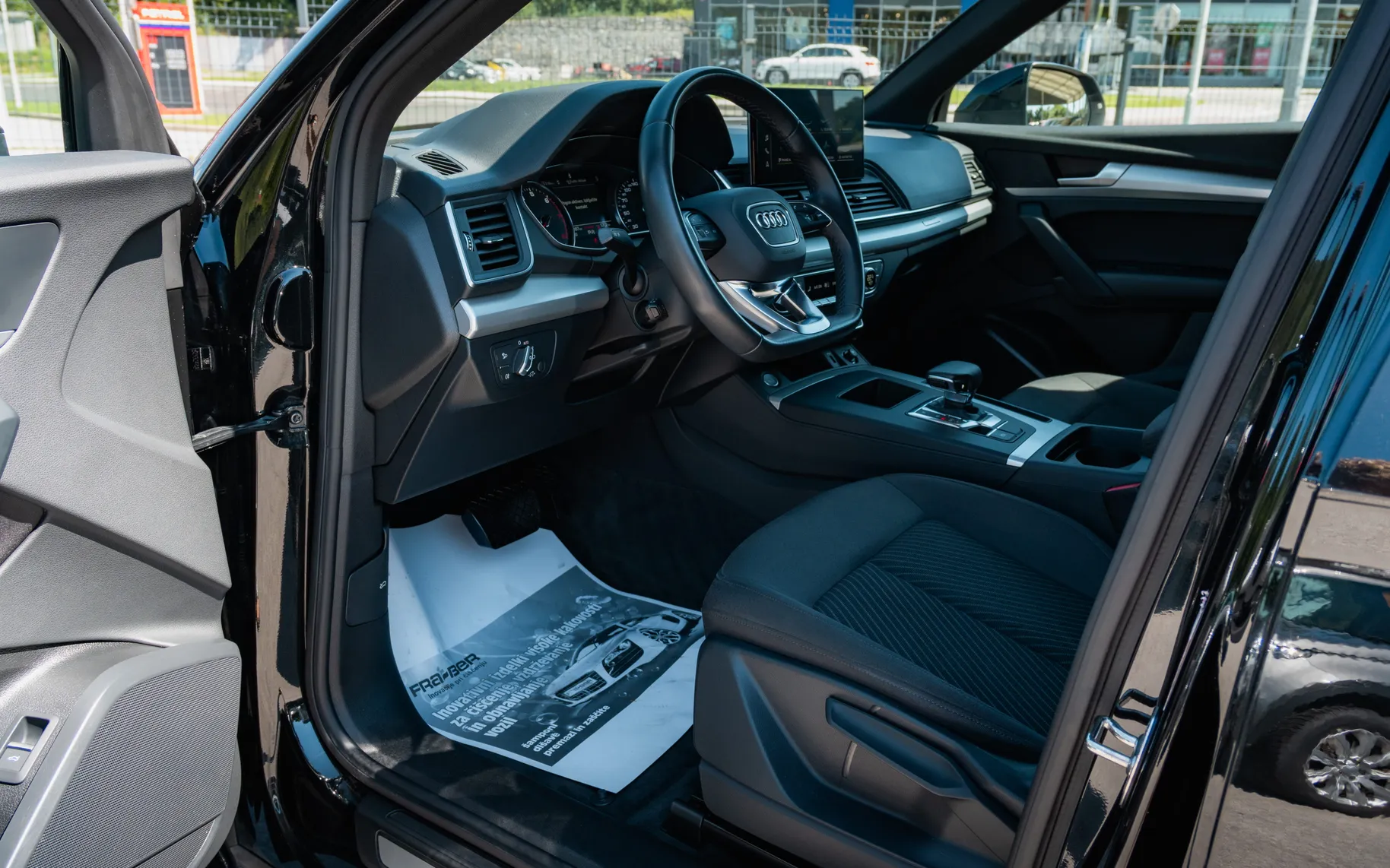 Notranja slika - Audi Q5 - quattro 40 TDI S tronic - 9