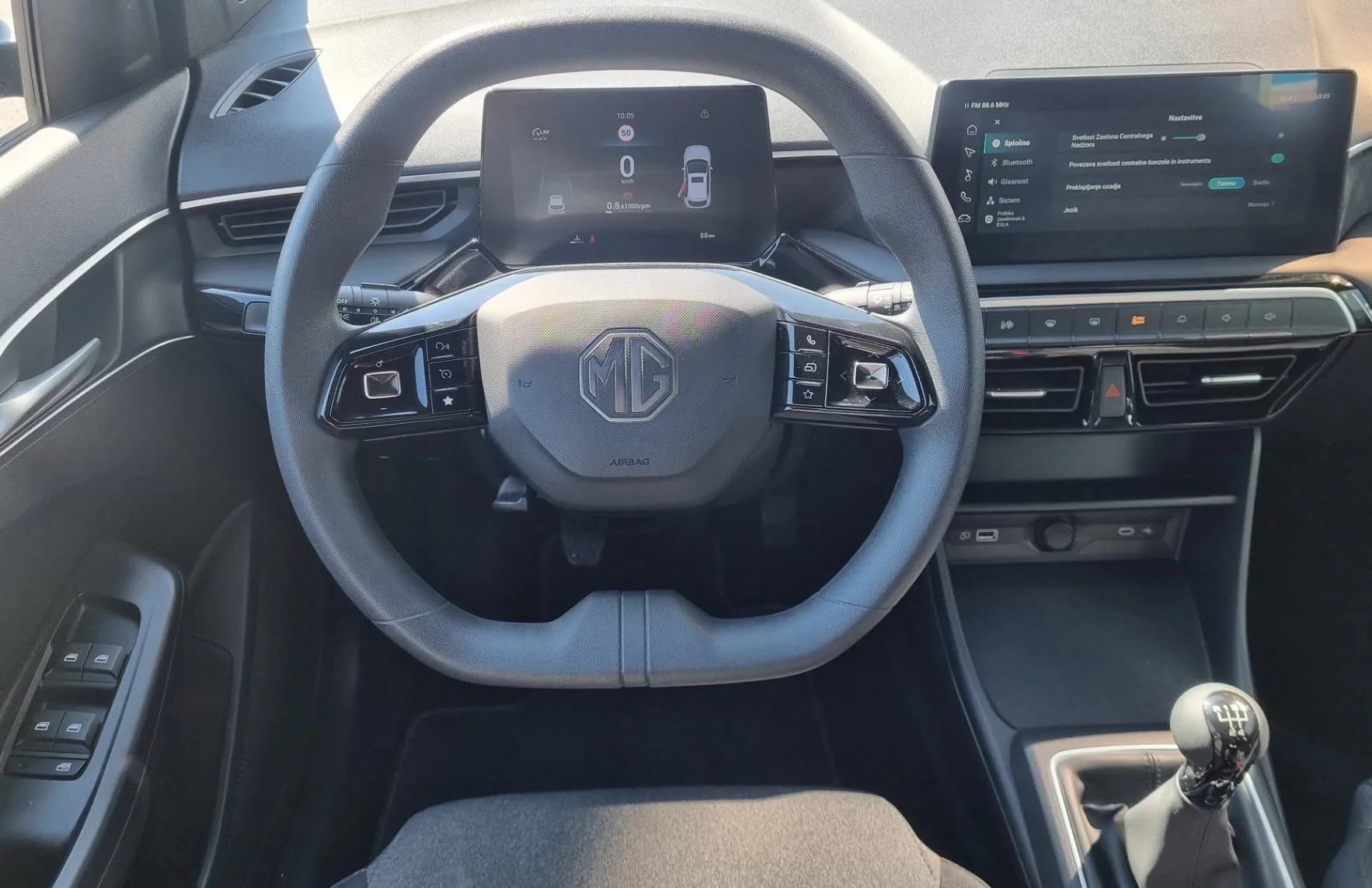 Zunanja slika - MG MG3 - 1.5 COMFORT - ODLIČNO OHRANJEN - TOP OPREMA - 11