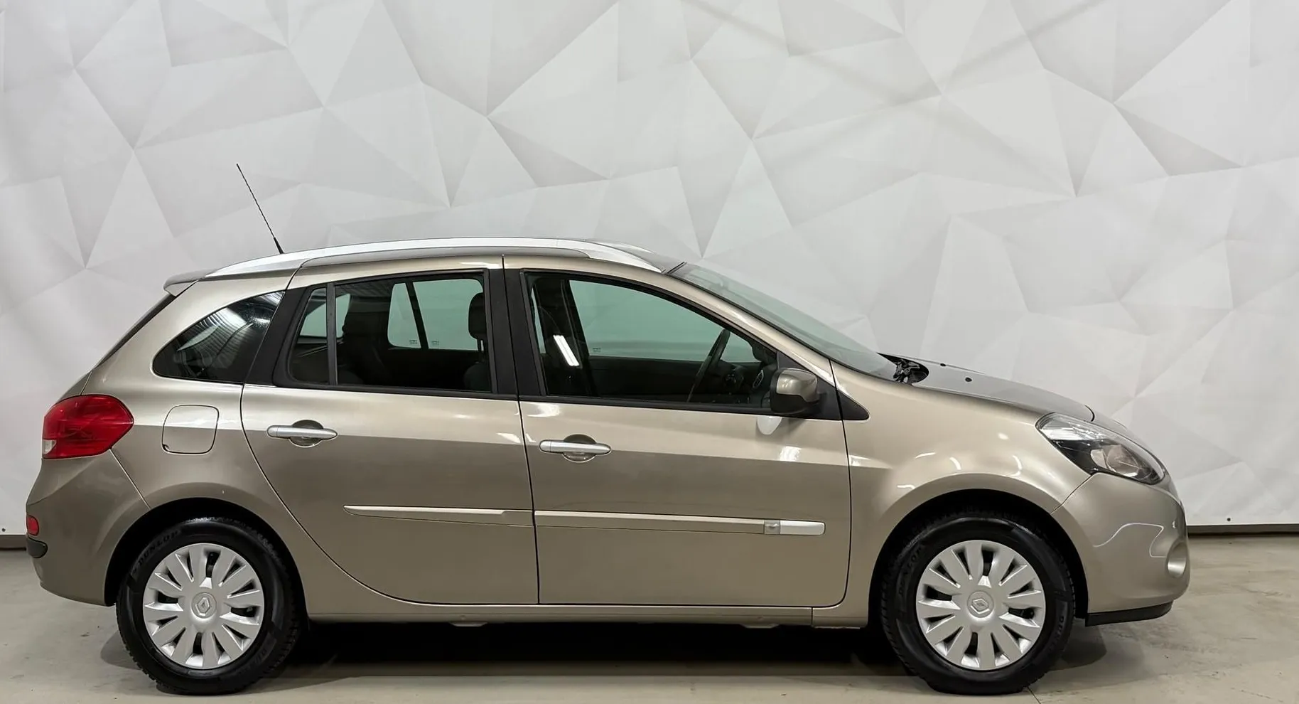 Zunanja slika - Renault Clio - Grandtour 1.5 dCi-TEMPOMAT-KLIMA-TRAJNIK - 4