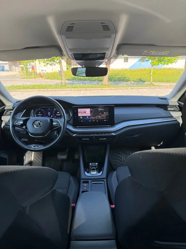 Notranja slika - Škoda Octavia - Combi 1,5 eTSI Ambition DSG - 5