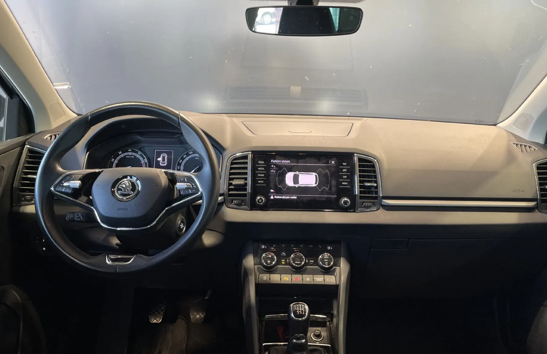 Zunanja slika - Škoda Karoq - 1.LASTNIK-SLO-KEYLESS-KAMERA-RADAR-ALU - 11