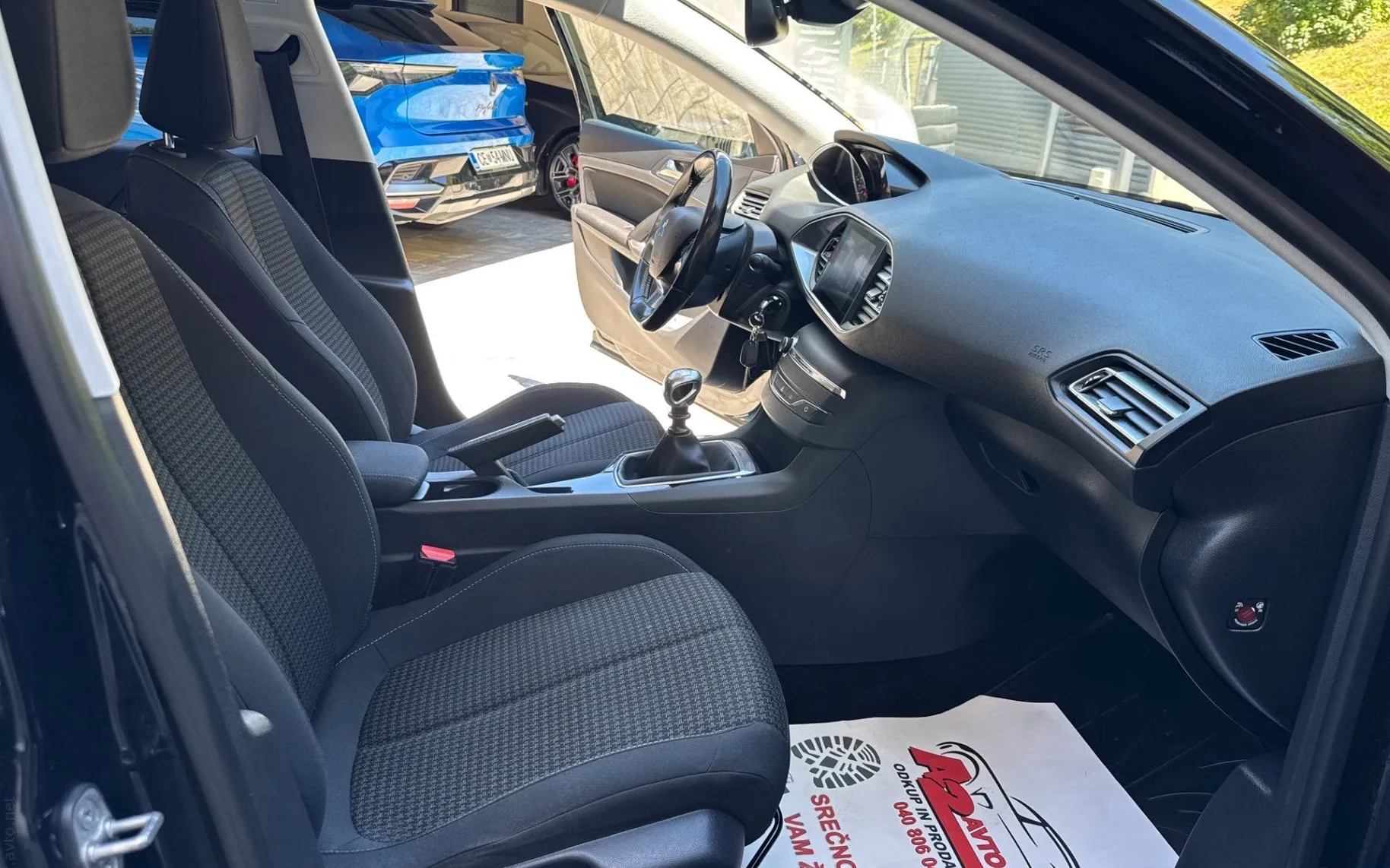 Notranja slika - Peugeot 308 - SW 1.2 i -SLOVENSKI-DIGI.KLIMA-ALU-PDC-VELIK ZASLO - 10