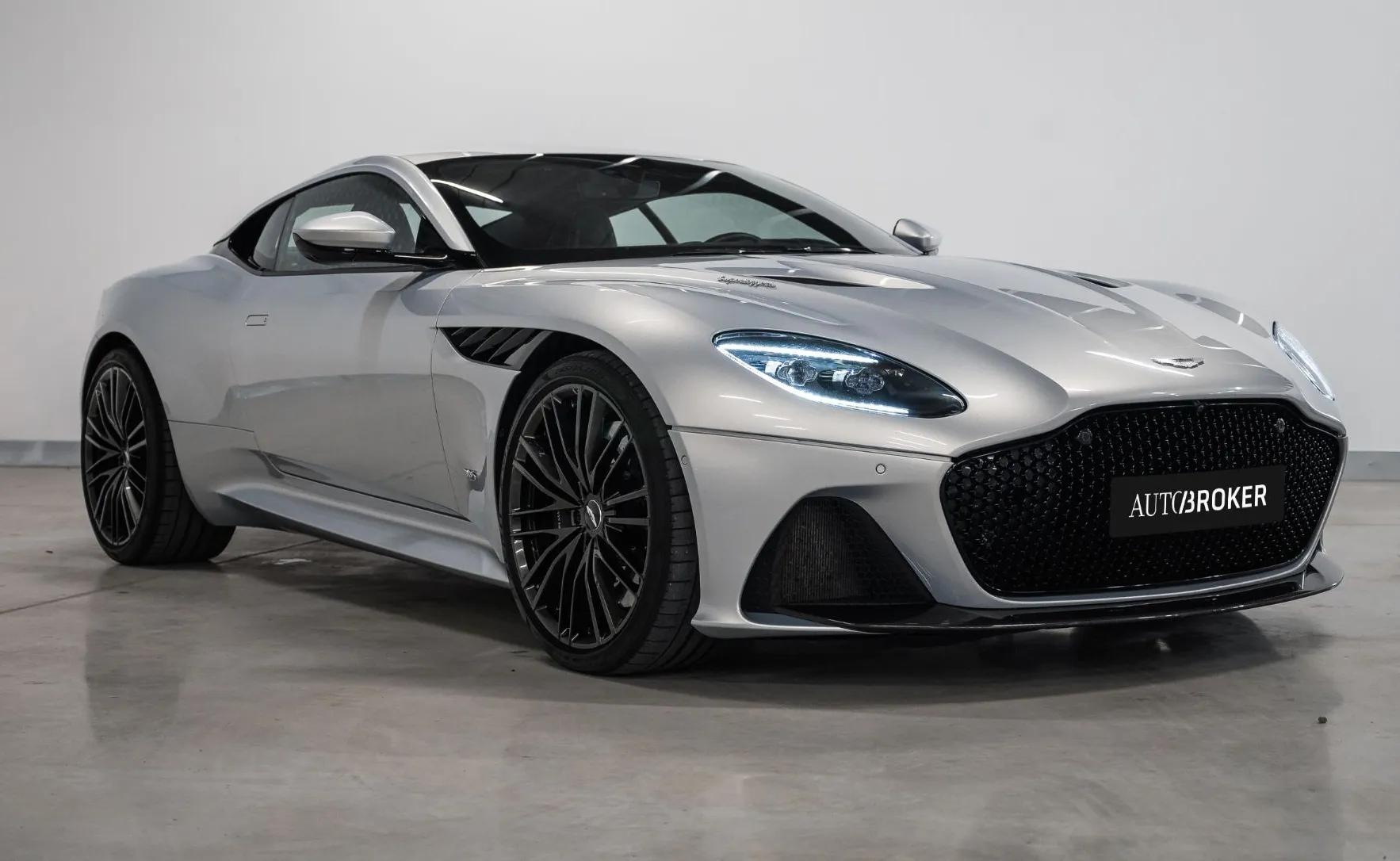 Zunanja slika - Aston Martin DBS - DBS - 3