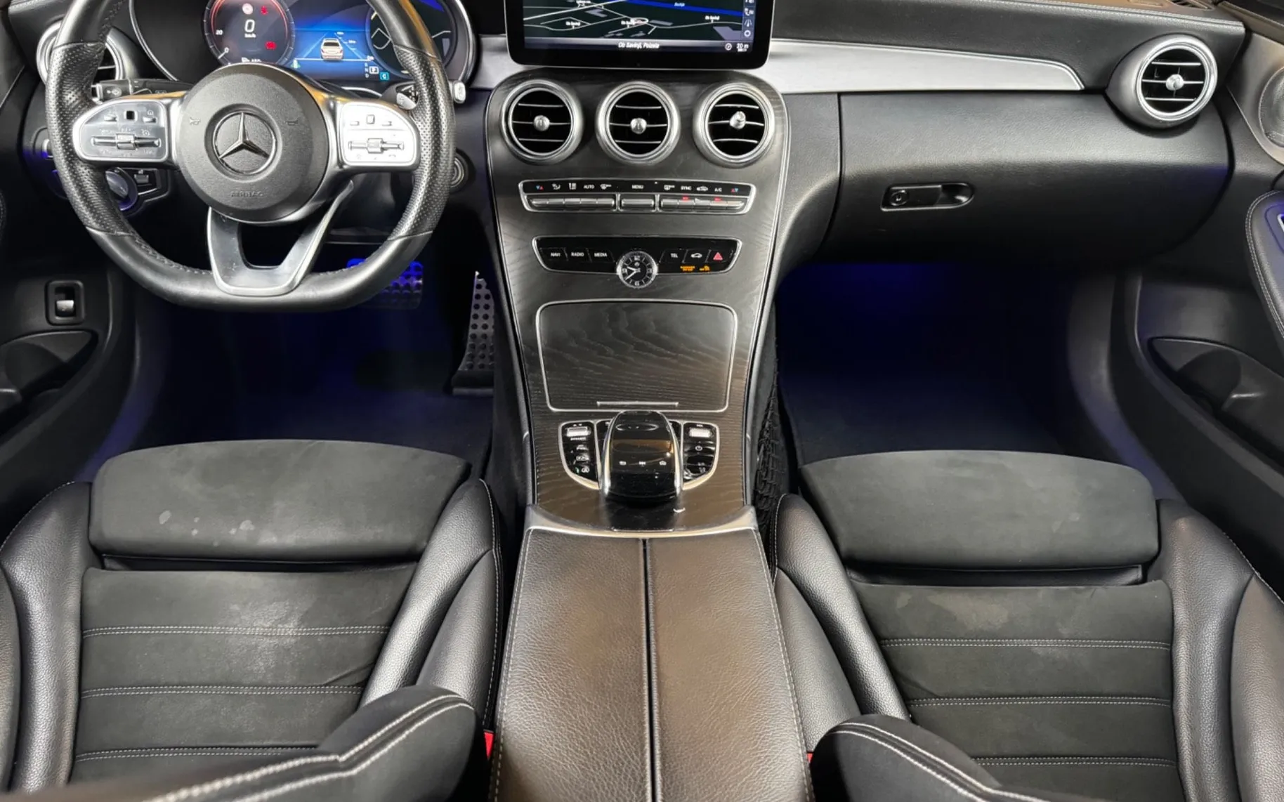 Notranja slika - Mercedes-Benz C-Razred - AMG C220d 4MATIC-VIRTUAL-360-MEMORY-AMBI - 12