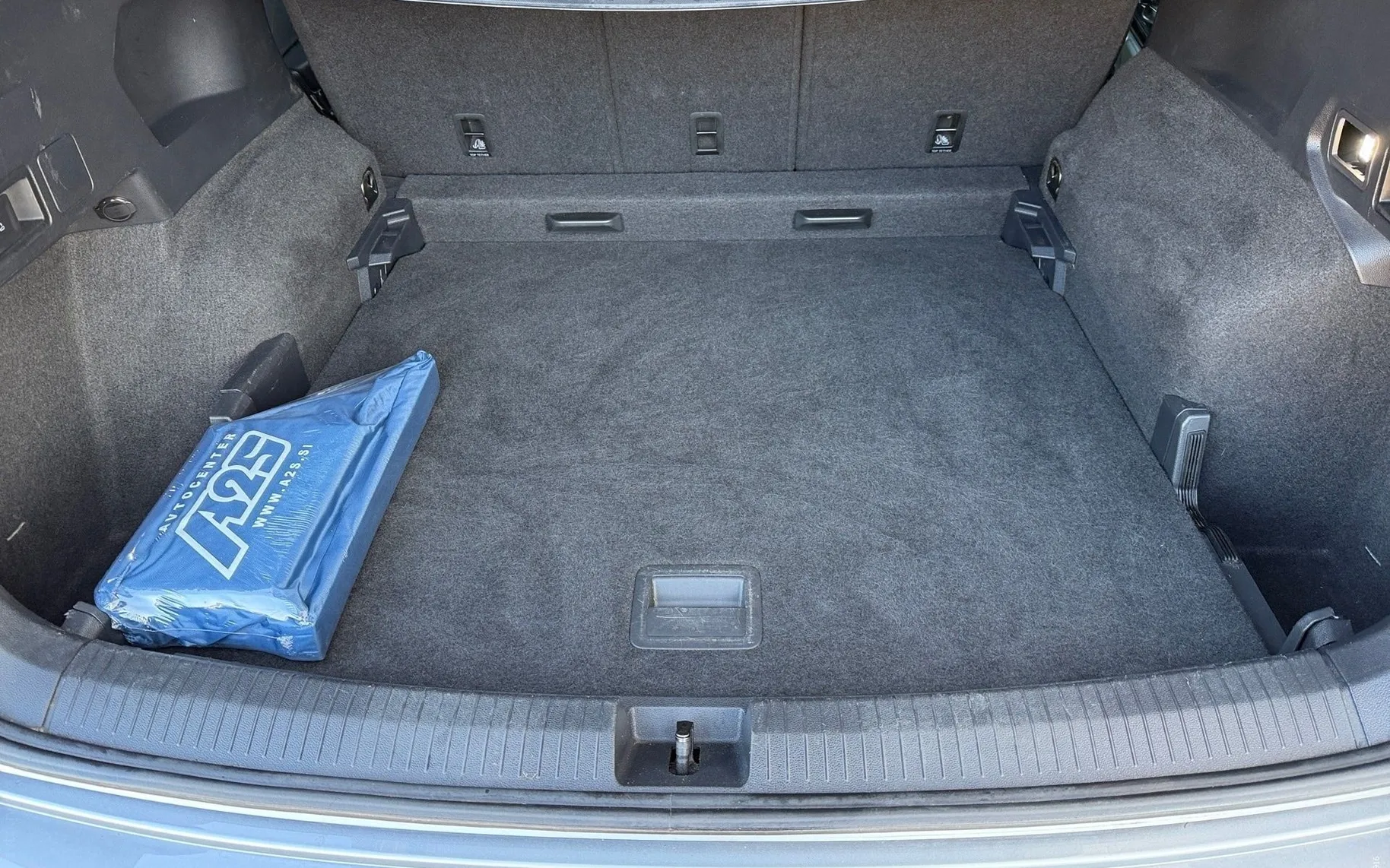 Notranja slika - Volkswagen Tiguan Allspace - 2.0 TDI DSG 4Motion R-Line... - 11