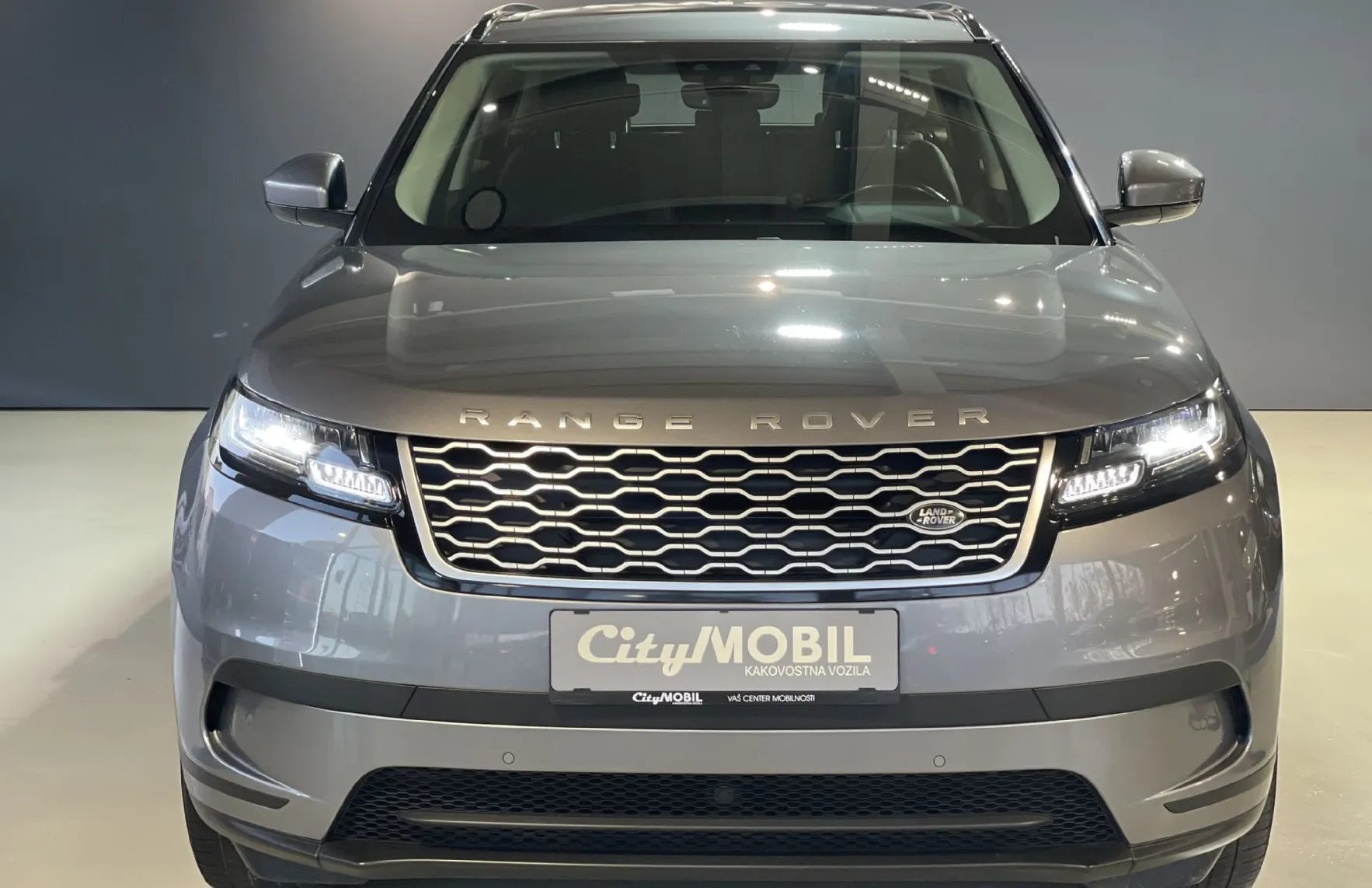 Zunanja slika - Land Rover Range Rover Velar - PANORAMA-ALCANTARA-KEYLESS-NAVI-GRETJE-RADAR-LE - 2