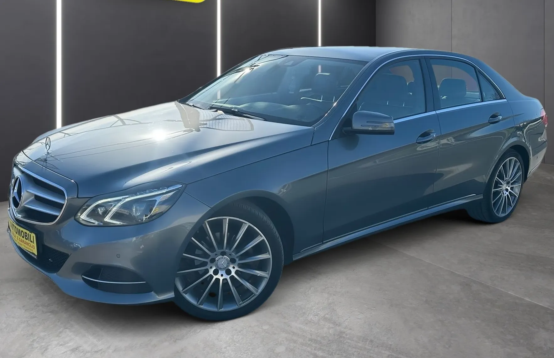 Zunanja slika - Mercedes-Benz E-Razred - 220 ELEGANCE XENON NAVI PDC KAMERA GRETJE SEDEŽEV - 2