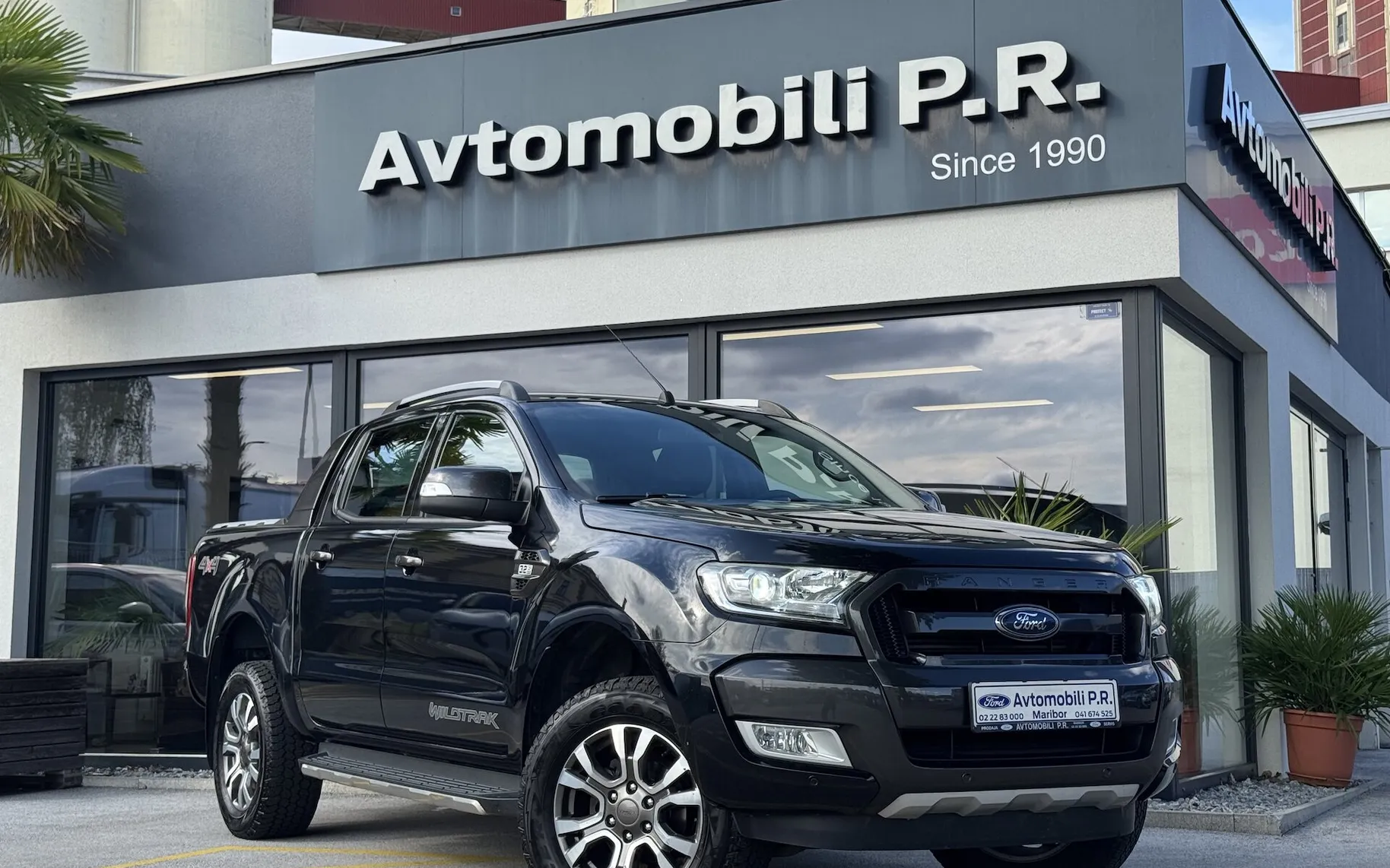 Zunanja slika - Ford Ranger - 3.2 TDCI DC 4X4 A6 WILDTRAK 1.LASTNIK SLO ROLO - 3