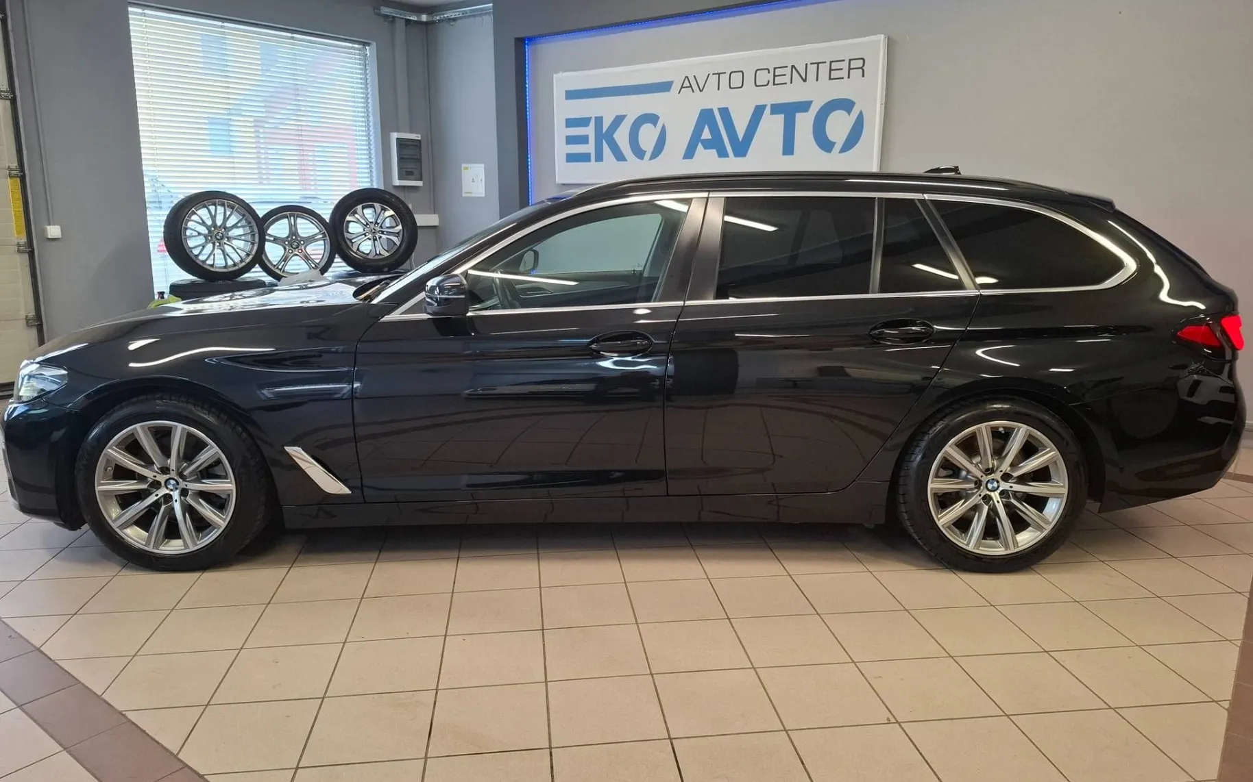 Zunanja slika - BMW serija 5 Touring: - 520d xDrive Touring Avt. VIRTUAL-LED-VELIKA NAVI- - 5