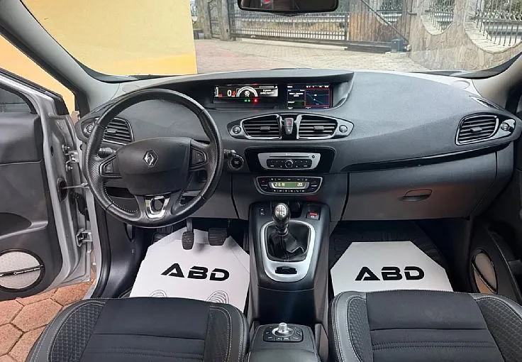 Zunanja slika - Renault Scénic - Grand Scenic dCi 130 Energy Bose Navi Alcantara TOP STANJE - 7