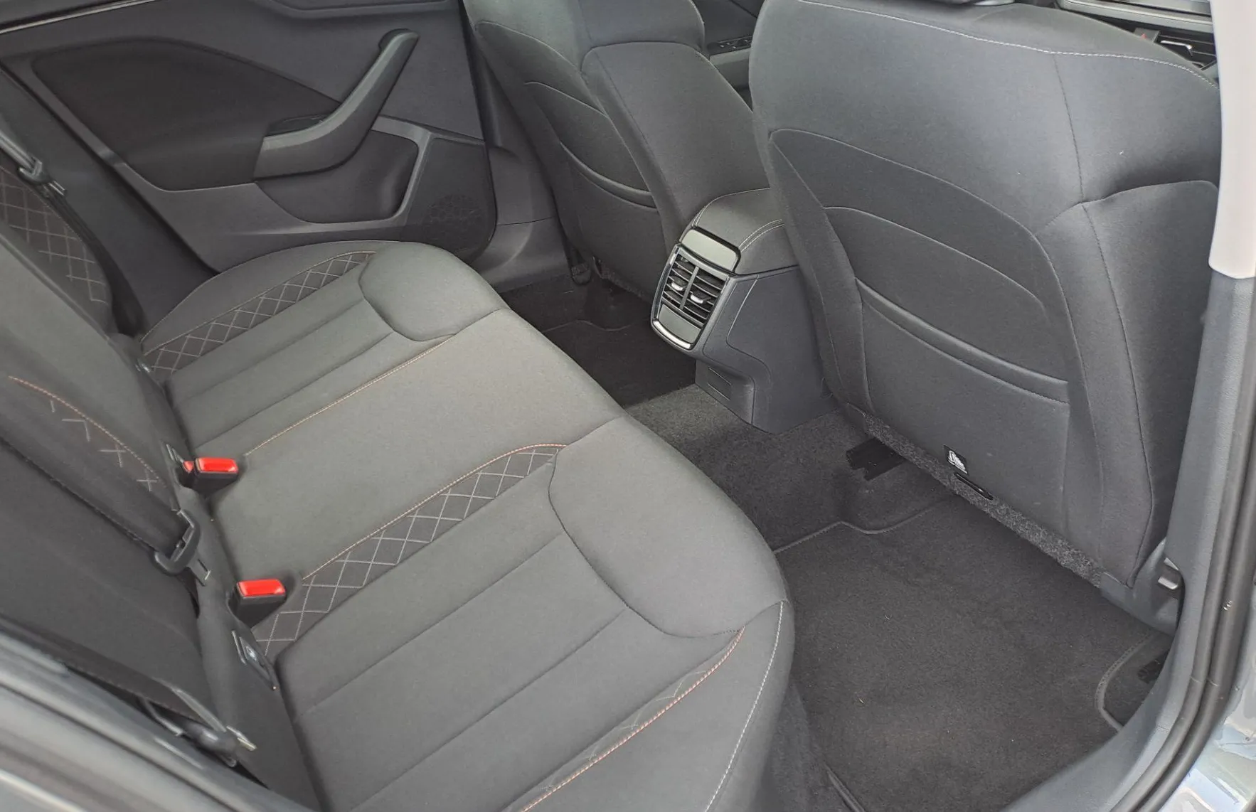 Zunanja slika - Škoda Kamiq - 1.0 TSI Ambition DSG - 8