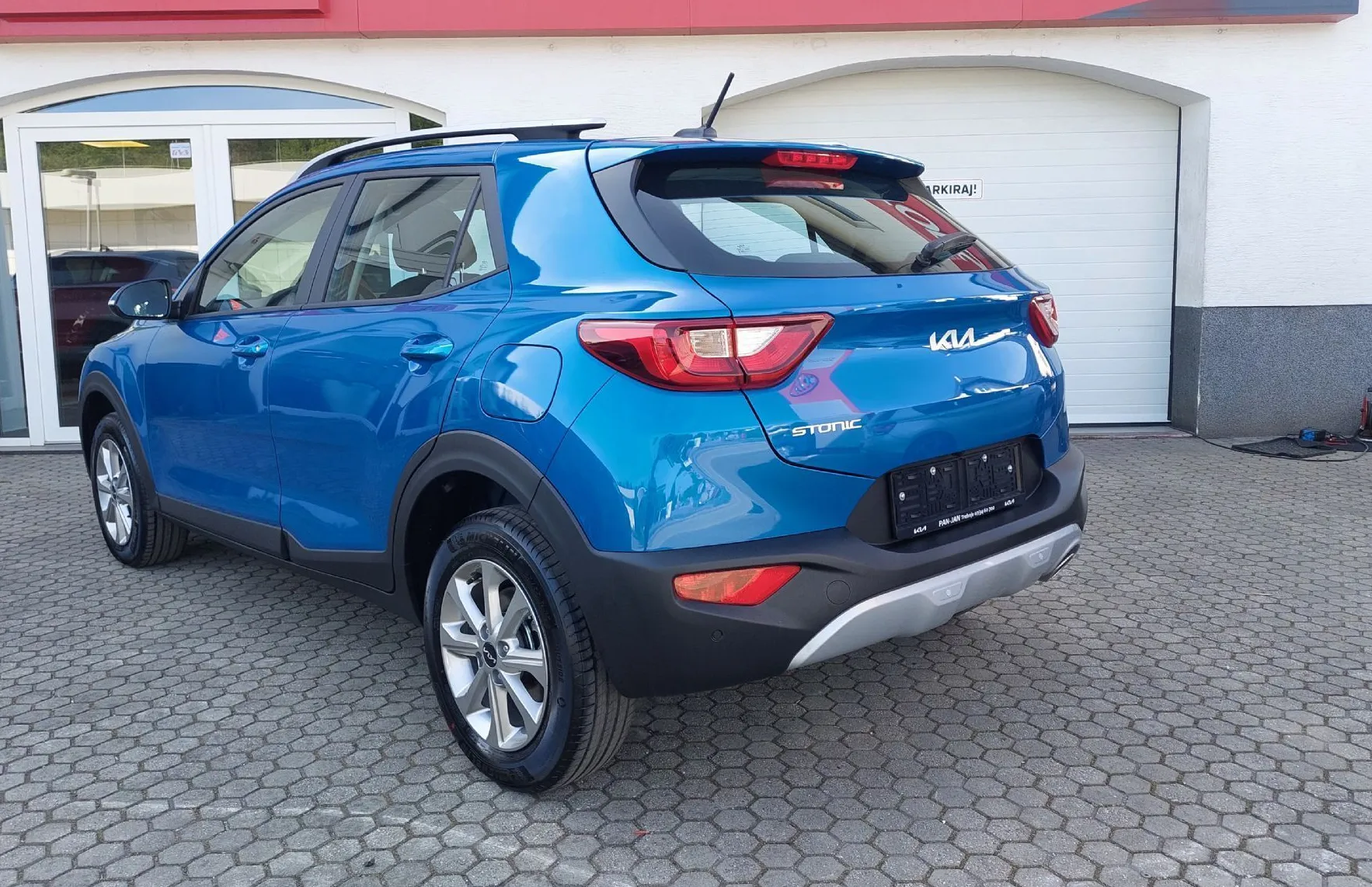 Zunanja slika - KIA Stonic - 1.2 DPI 62 kW  84 KM  LX Urban M T - VEČ BARV - 3