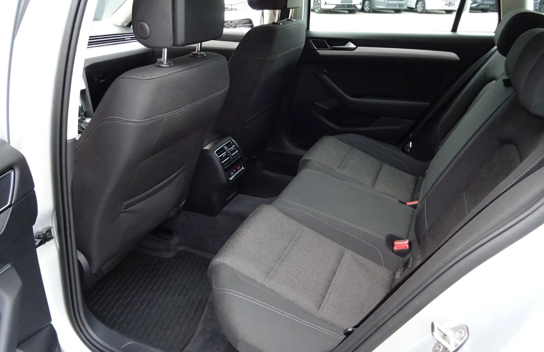 Zunanja slika - Volkswagen Passat - Variant 2.0 TDI DSG 4Motion Comfortline 190KM - NAVI - - 9