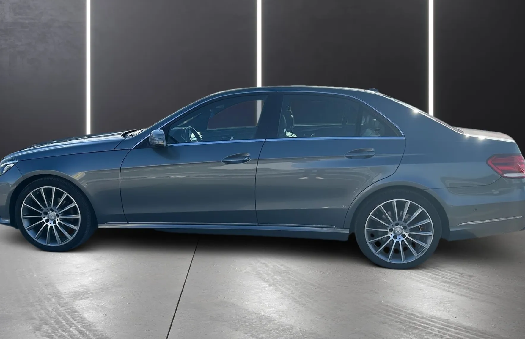 Zunanja slika - Mercedes-Benz E-Razred - 220 ELEGANCE XENON NAVI PDC KAMERA GRETJE SEDEŽEV - 4