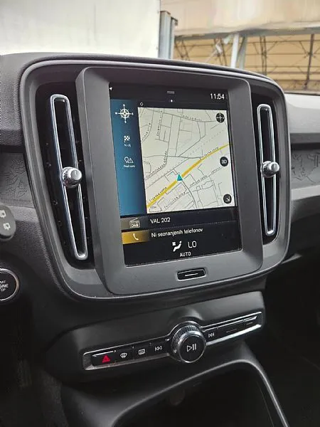 Zunanja slika - Volvo XC40 - 1.5T2 Momentum Core AUTOMATIC-FULLLED-NAVI-KAMERA - 17