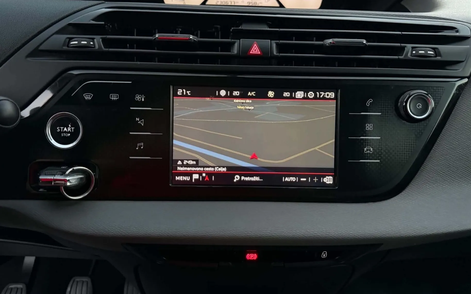 Notranja slika - Citroën C4 Picasso - 1.6 HDI-NAVIGACIJA-LED-LIZING ZA TUJCE-TEMPOMAT- - 11