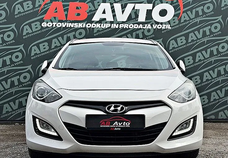 Zunanja slika - Hyundai i30 Wagon - 1.6 CRDi Comfort+94KW+LED+PROSTOROČNO TEL+AVTKLIMA - 2