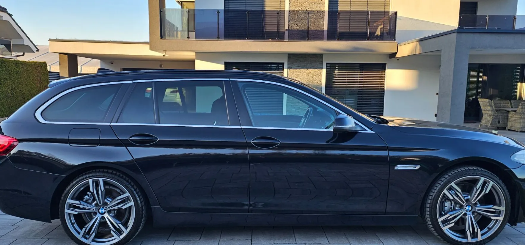 Zunanja slika - BMW Serija 5 - Touring: 525d-AVT-MODIFICIRAN-NAVI-KAMERA-USNJE-XENON-KR - 6