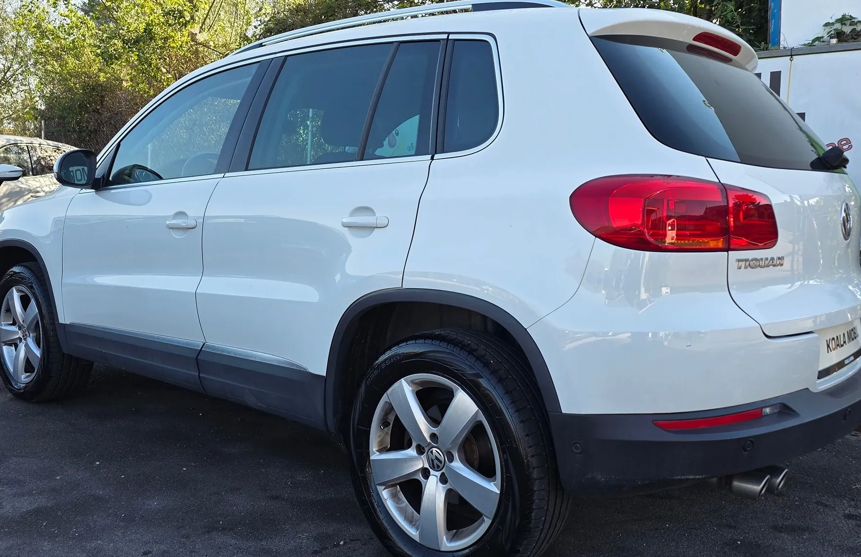 Zunanja slika - Volkswagen Tiguan - 2.0TDI 4MOTION BI-XENON-NAVI-ALU-KEYLESS-1.LASTNIK - 6