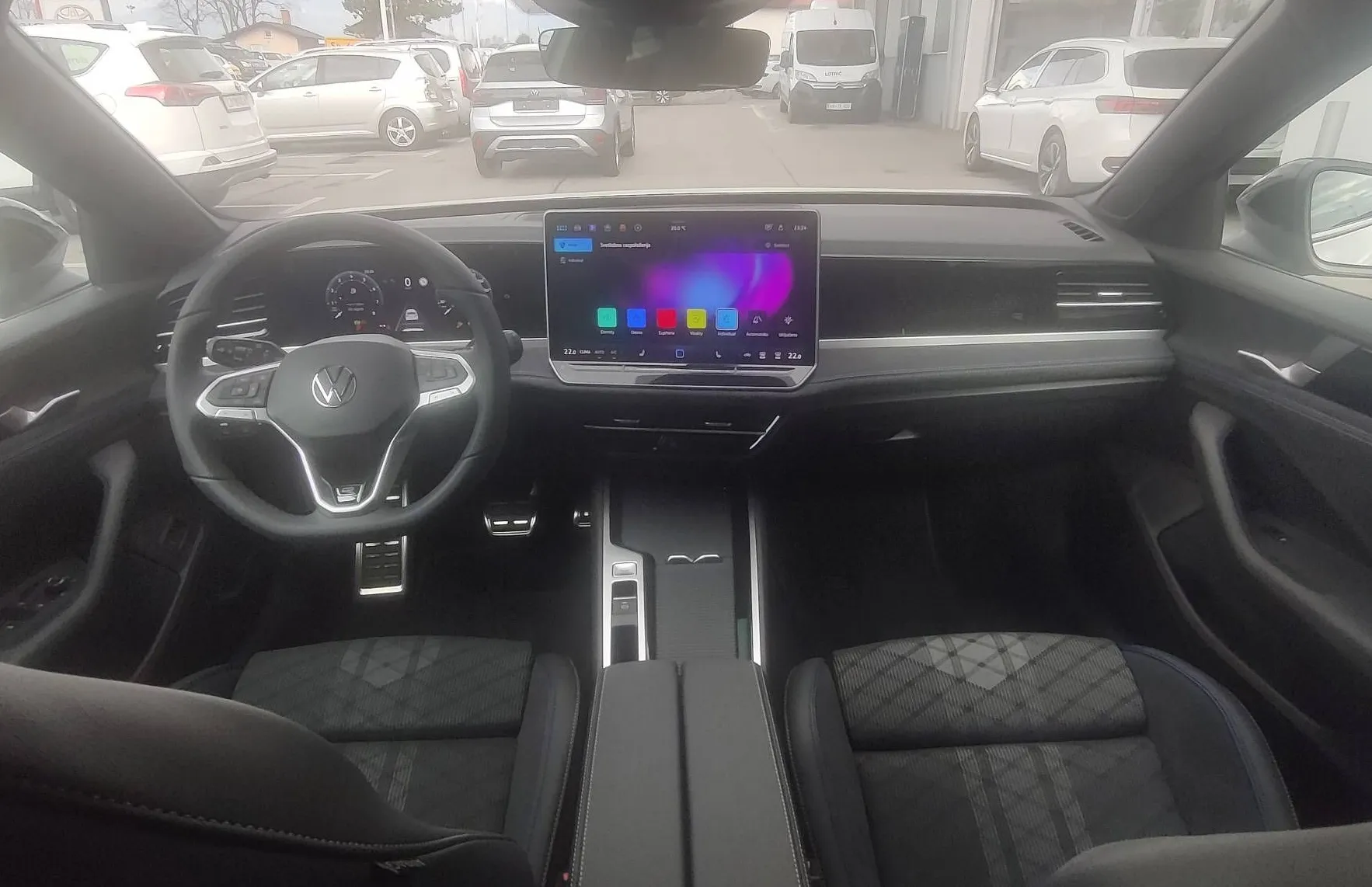 Zunanja slika - Volkswagen Passat - Variant 1.5 eTSI R-Line  4 JOY DSG 110kW... - 10