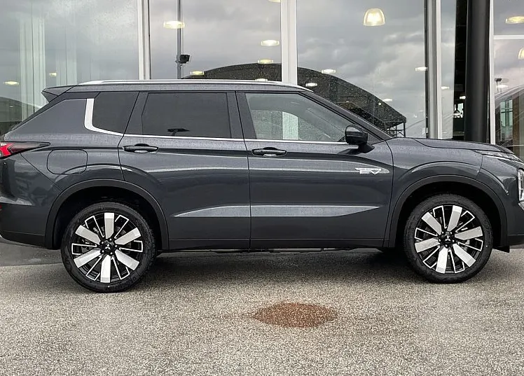 Zunanja slika - Mitsubishi Outlander - PHEV 4WD 2.4 Intense Avt. AKCIJA - 3