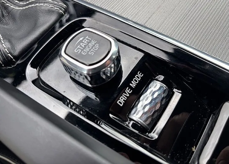 Zunanja slika - Volvo V60 - D3 A R-Design F1 ročice FULL LED Harman Bliss - 16