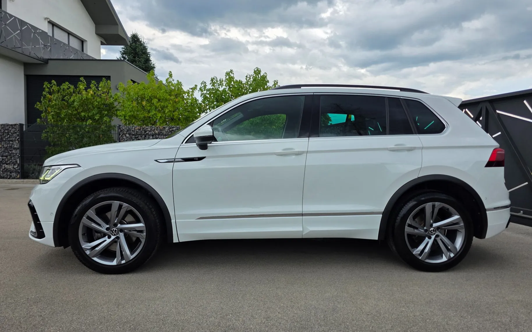 Zunanja slika - Volkswagen Tiguan - 4motion 2,0 TDI BMT R-Line DSG - 2