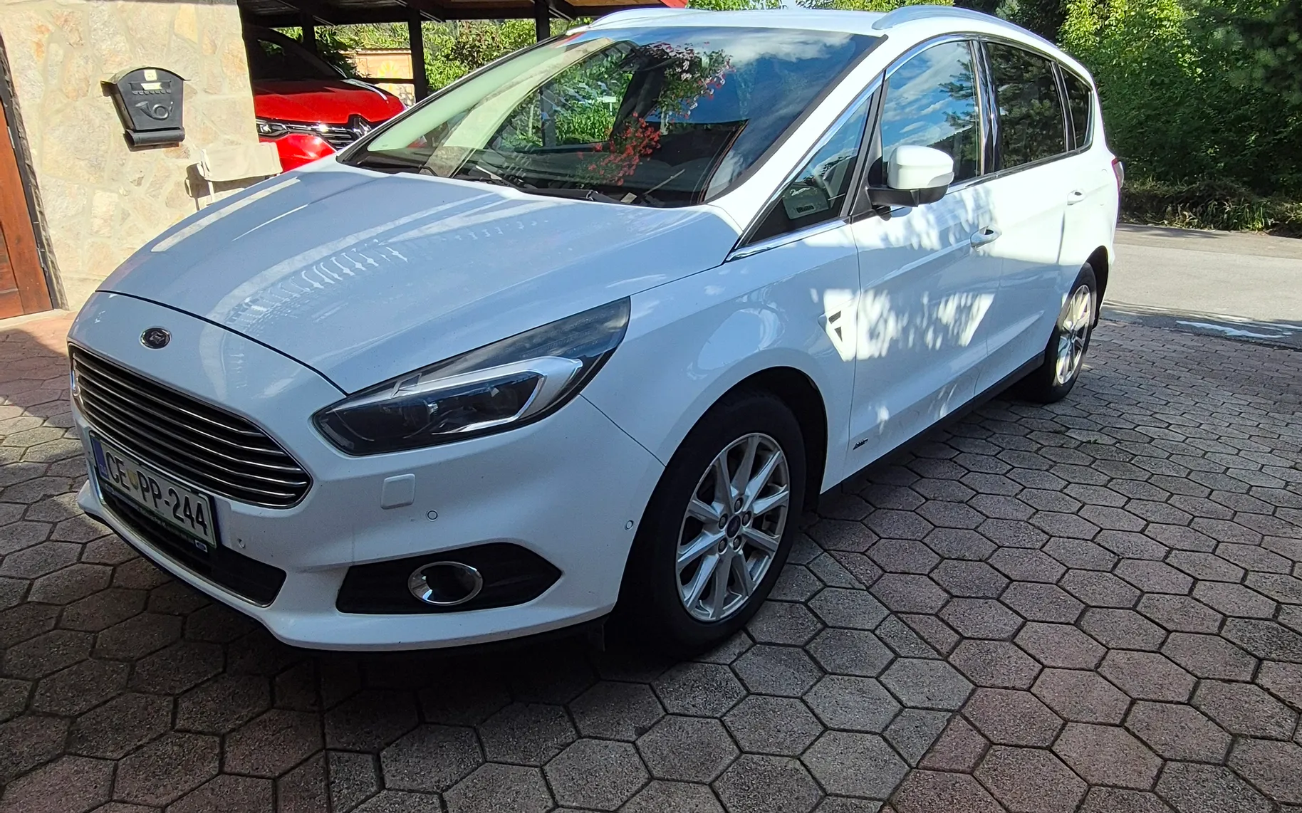 Zunanja slika - Ford S-MAX - 4x4 2,0 TDCi Titanium Powershift - 5