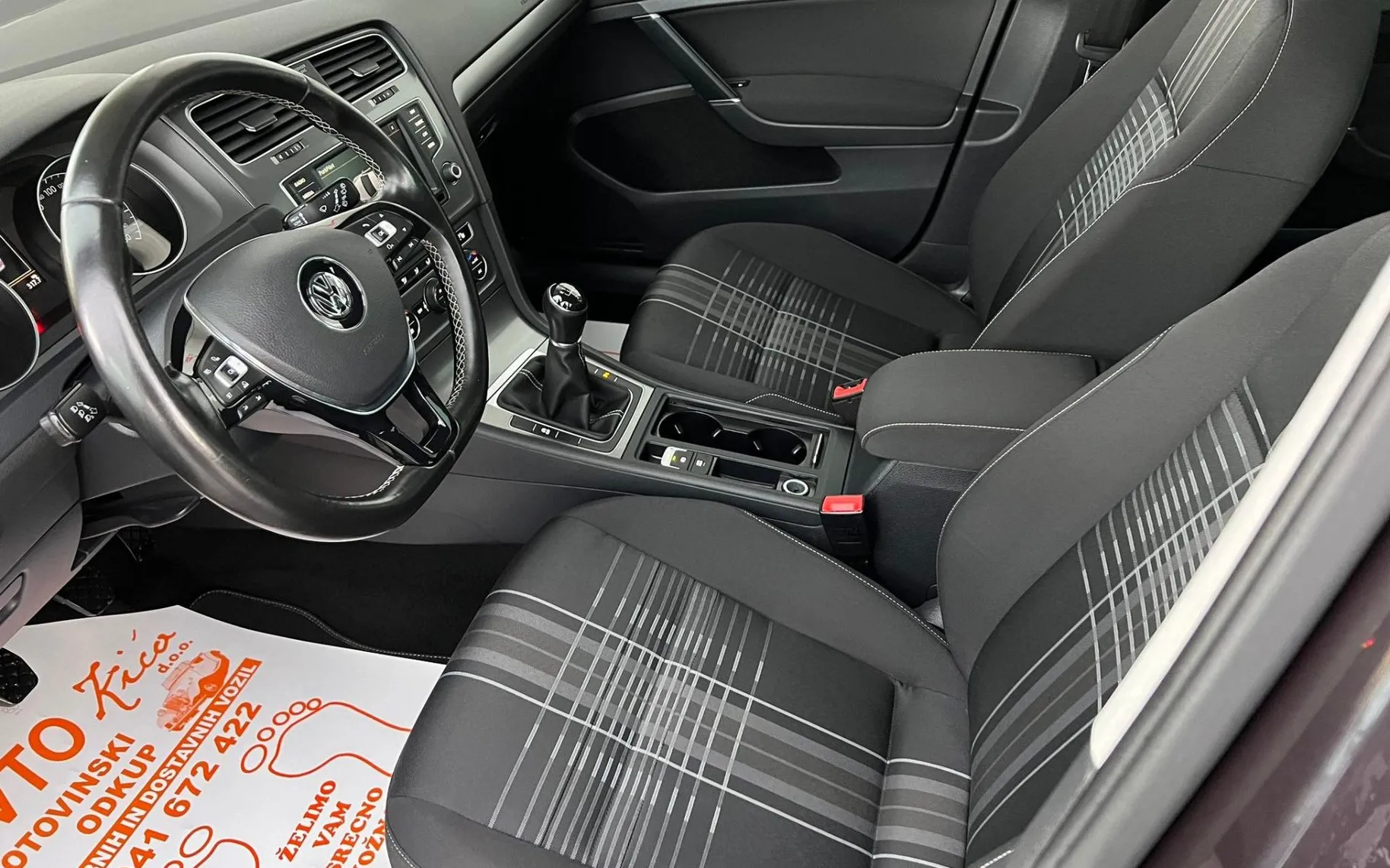 Notranja slika - VW Golf Variant - 1.6 TDI-LOUNGE-BI-XENON-NAVI-GRETJE-SED-SERVI-KNJ- - 9