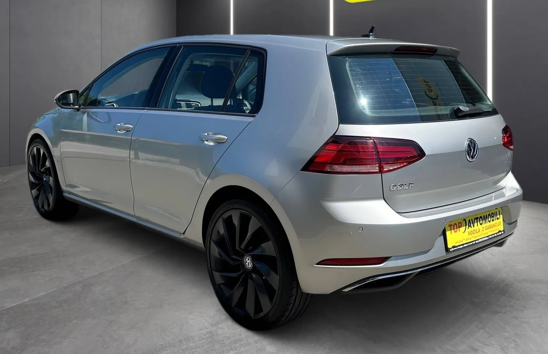 Zunanja slika - VW Golf - 1.6 TDI SLOVENSKI AKTIVNI TEMPOMAT GR.SEDEŽEV TOP - 5