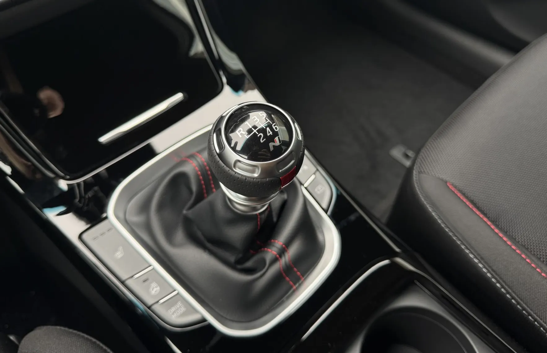 Zunanja slika - Hyundai i30 - 1.5 T-GDI 140 MHEV PREMIUM - 13