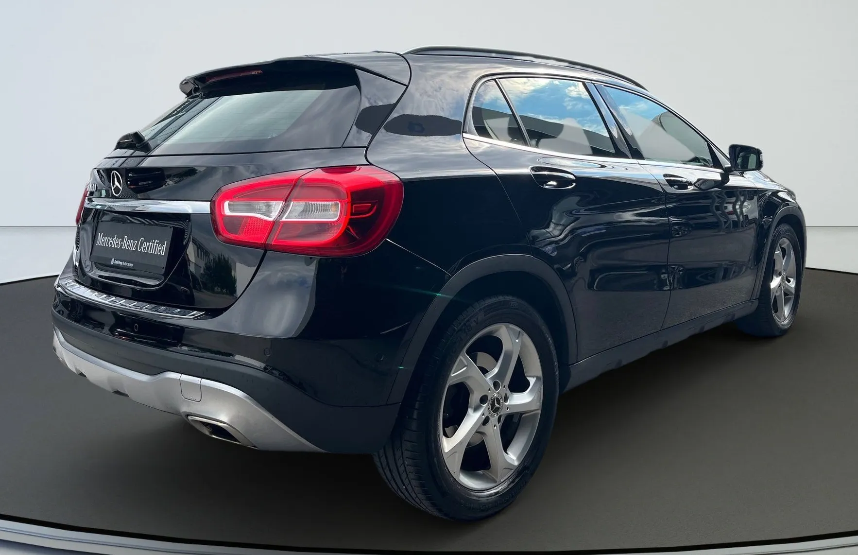 Zunanja slika - Mercedes-Benz GLA-Razred - GLA 180 Urban Avt. - 3