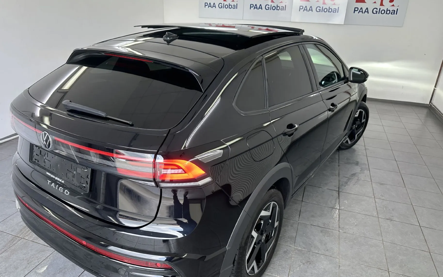 Zunanja slika - Volkswagen Taigo - 1.0 TSI R-Line 85.PANORAMA.LED.2025.SAMO 17.000 KM - 18