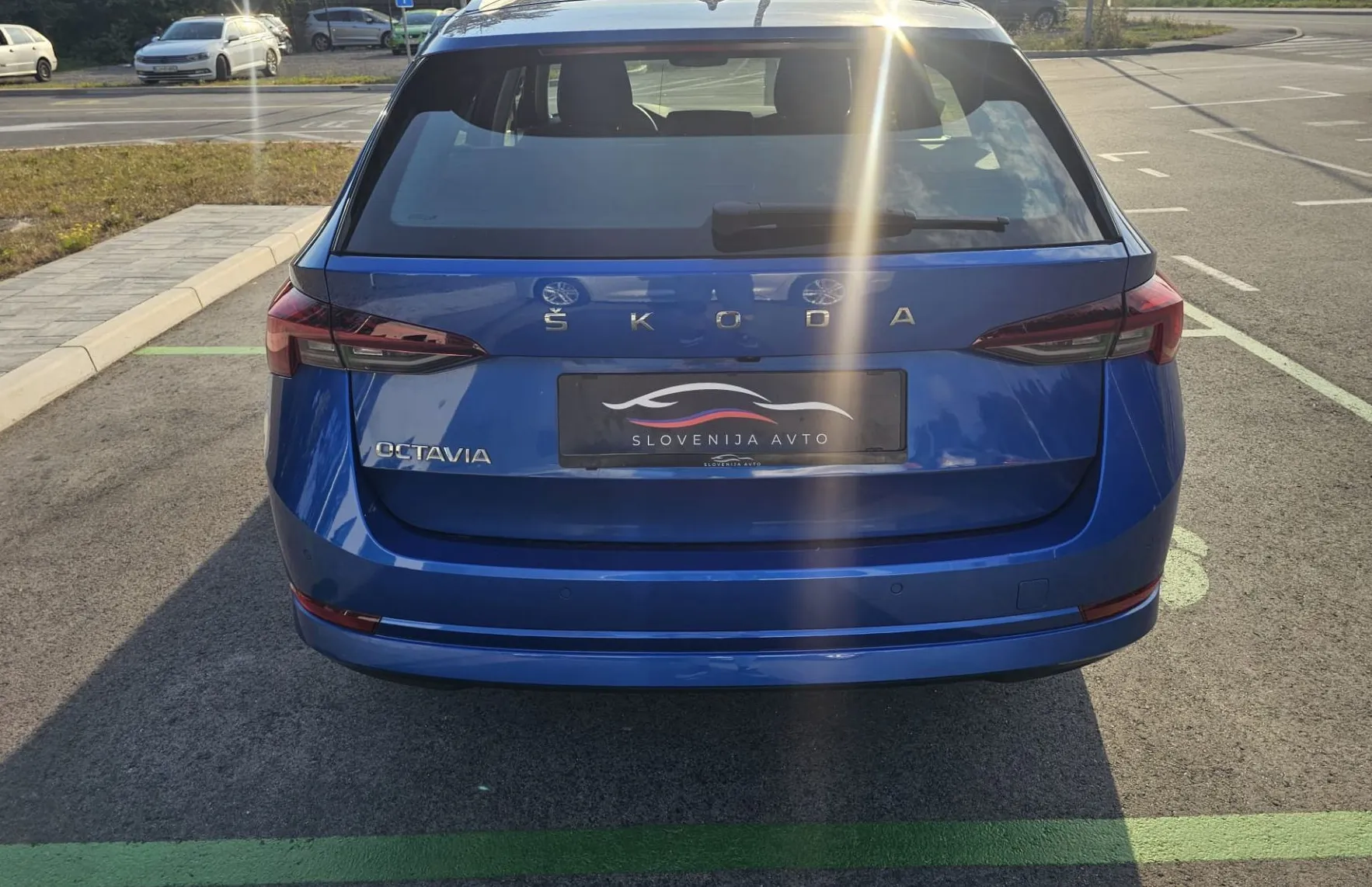 Zunanja slika - Škoda Octavia - Combi 2.0TDI Ambition DSG|FuLED|alu|wirtual|kamera - 5