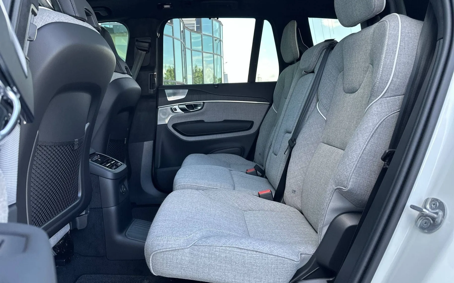 Notranja slika - Volvo XC90 - T8 AWD Ultra Dark 7s 3 leta garancije + 3 servisi. - 11