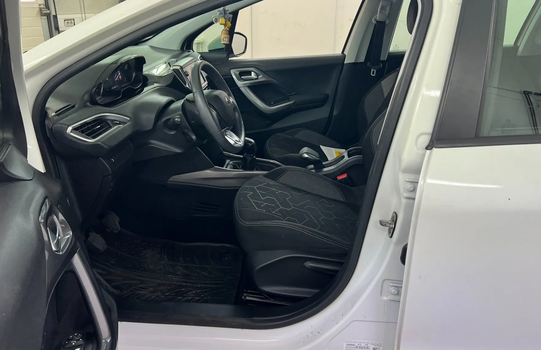 Zunanja slika - Peugeot 2008 - 1.2 PureTech 82 Active - 6