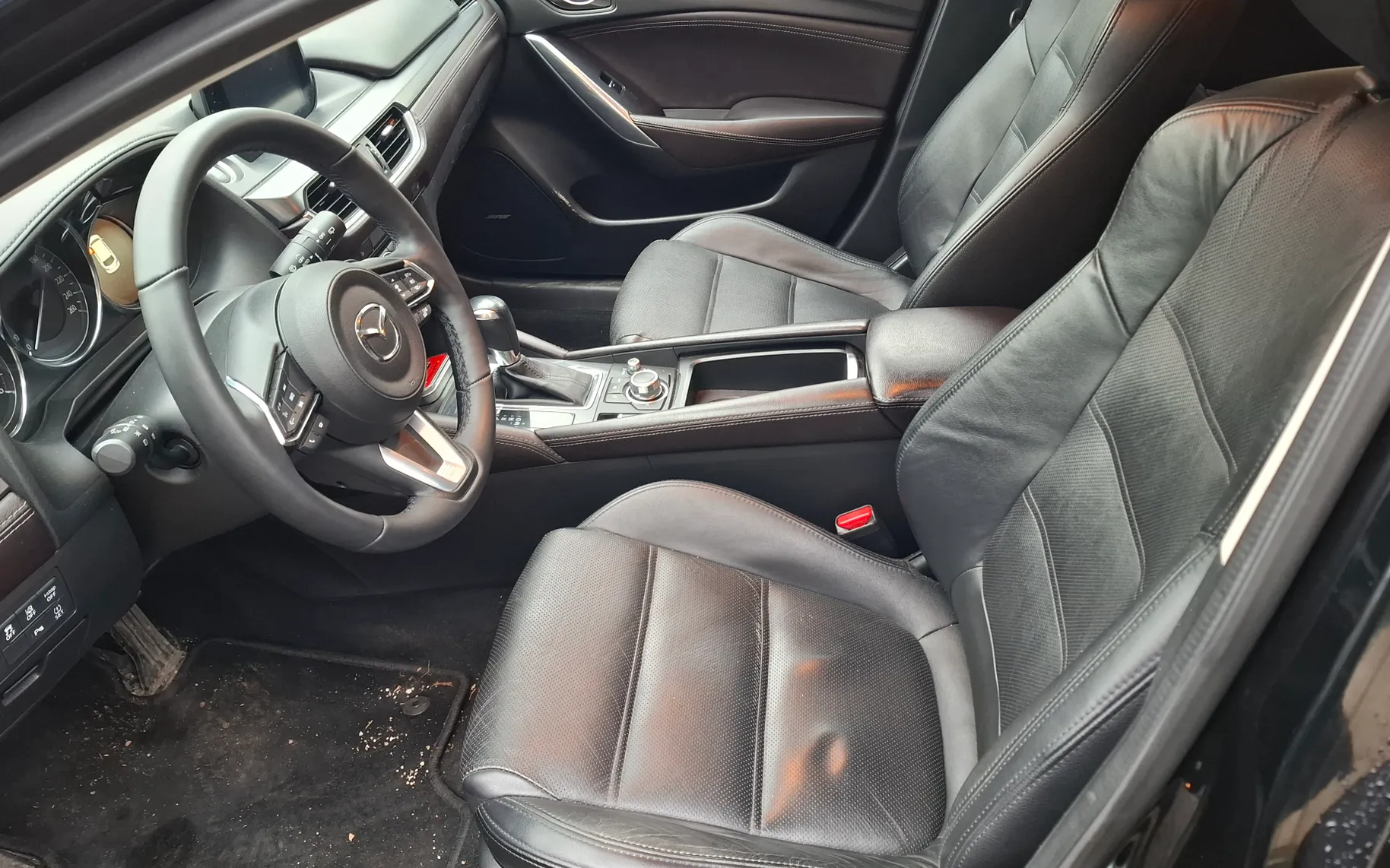 Notranja slika - Mazda Mazda6 - Karavan CD175 Revolution Top/črno usnje - 7