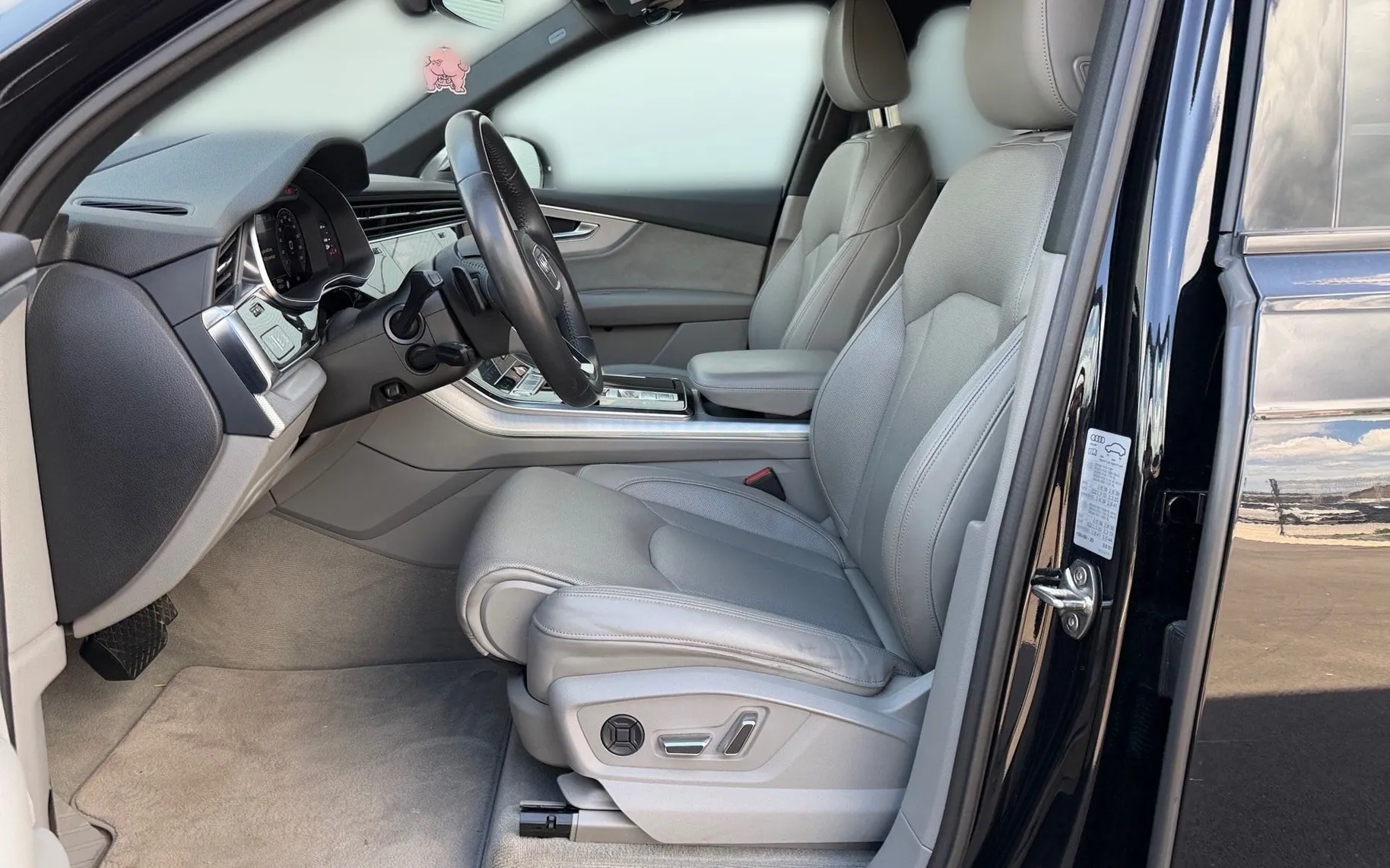 Notranja slika - Audi Q7 - quattro 45 TDI Tiptronic-Vlečna kljuka-360 kamera. - 7