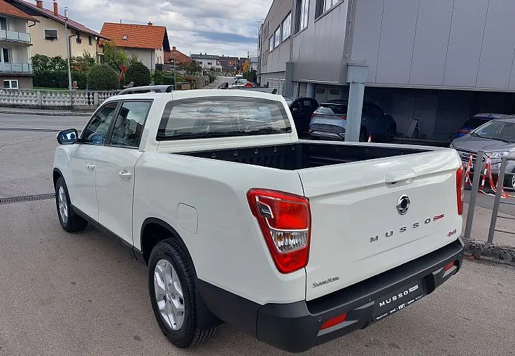 Zunanja slika - SsangYong Musso - 2.2 XDi ULTIMATE 4x4 A T VEČ BARV - 6