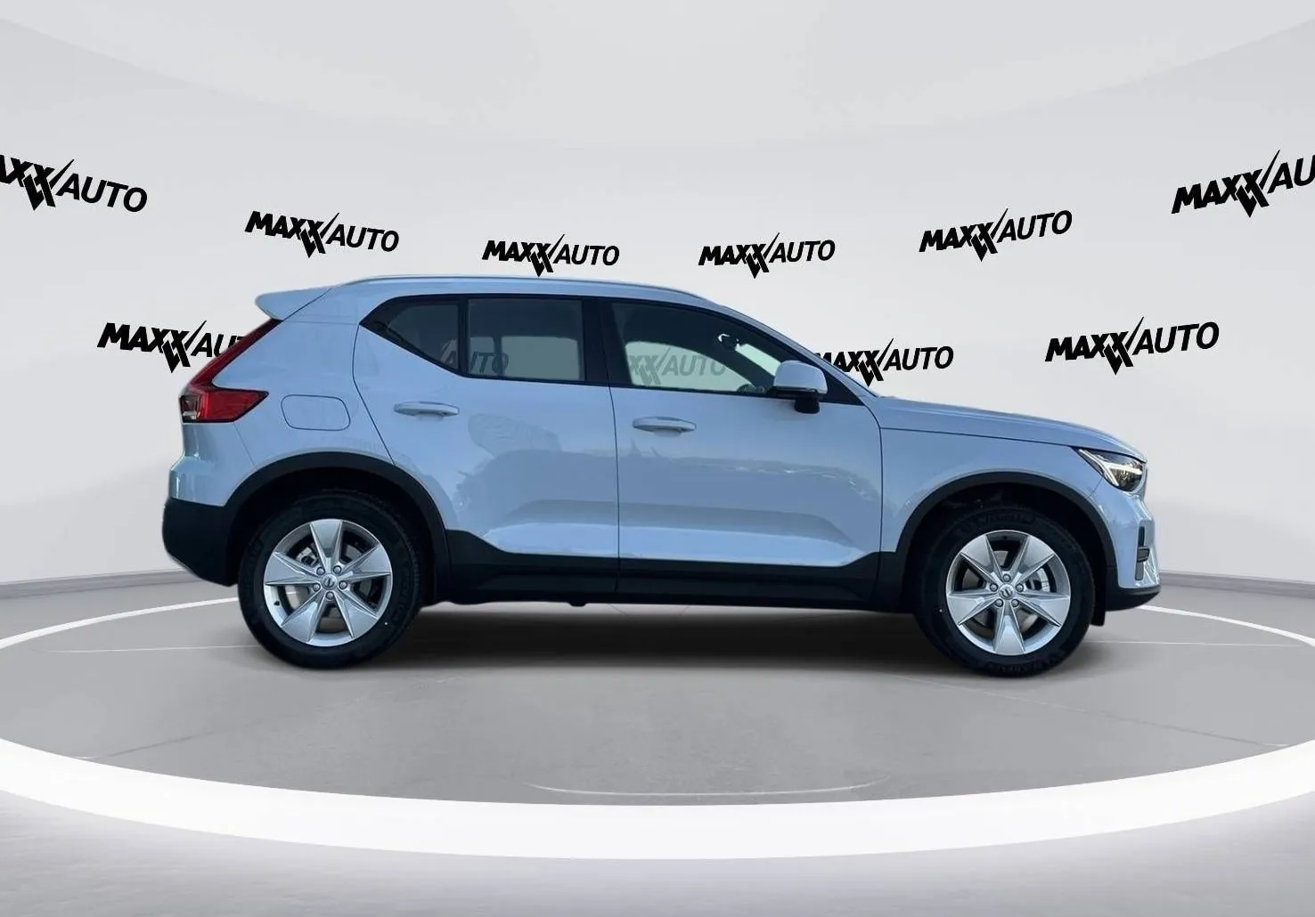 Zunanja slika - Volvo XC40 - B3 P Core AT DCT 3 leta garancije + 3 servisi... - 4