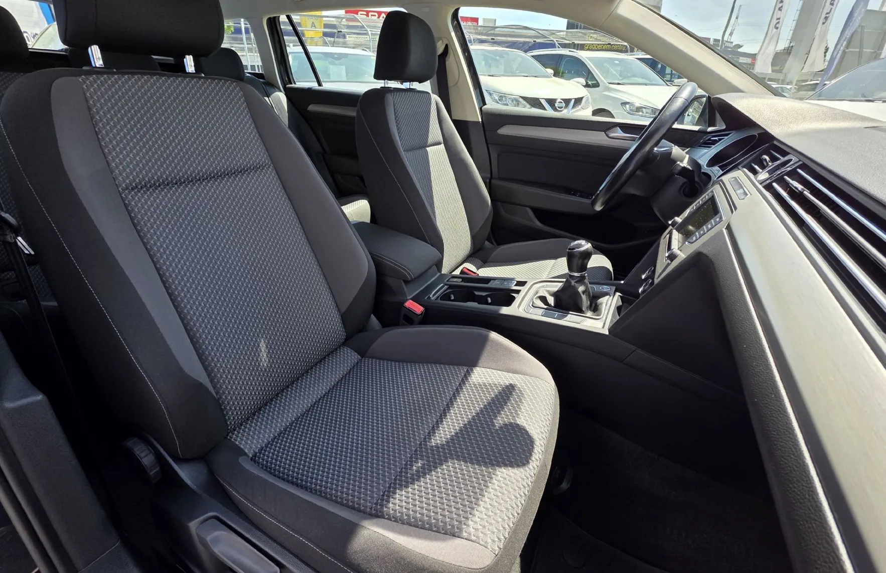 Zunanja slika - VW Passat - Variant 1.6 TDI BMT Comfortline.NAVI.GRETJE SEDŽEV. - 9