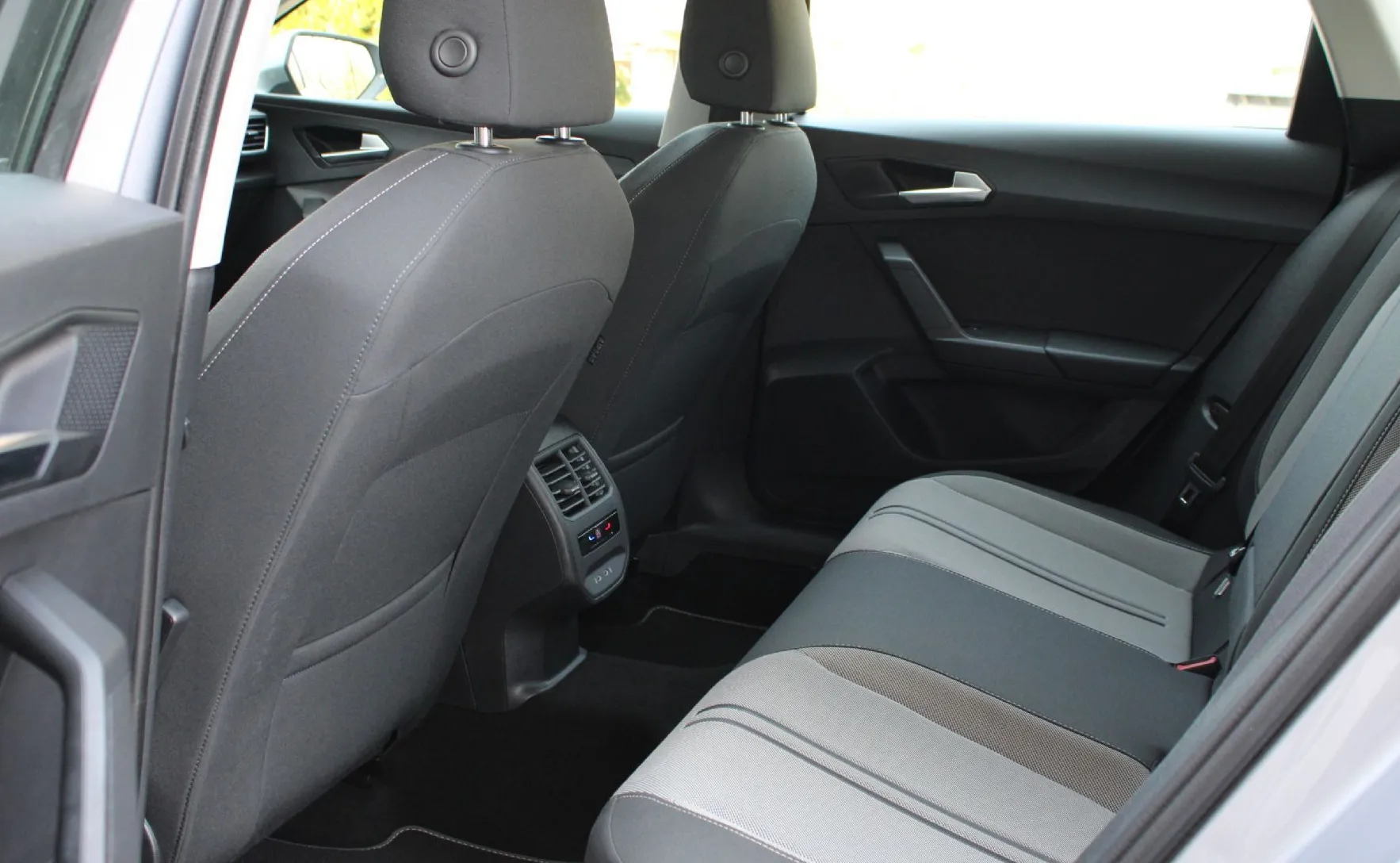 Zunanja slika - Seat Leon - 2.0 TDI 110KW  STYLE BUSINES DSG7 - 15