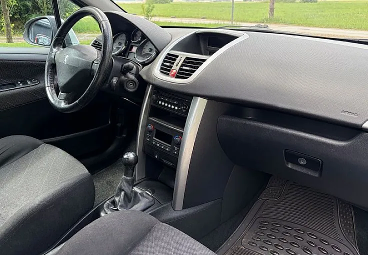 Zunanja slika - Peugeot 207 - Premium 1.4 16V - 10