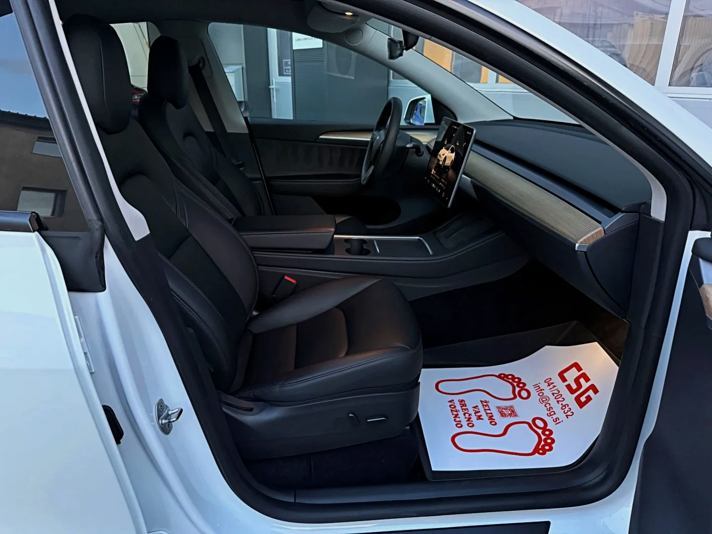 Zunanja slika - Tesla Model Y - Long Range AWD |KLJUKA|19col - 12
