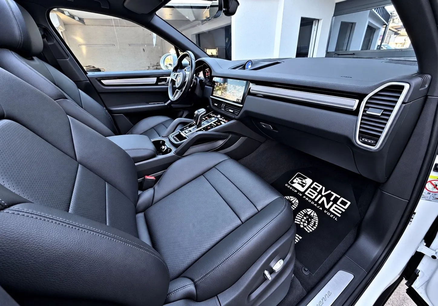 Notranja slika - Porsche Cayenne - PANO•SOFT CLOSE•ZRAČNO•360•BELA PERLA... - 9