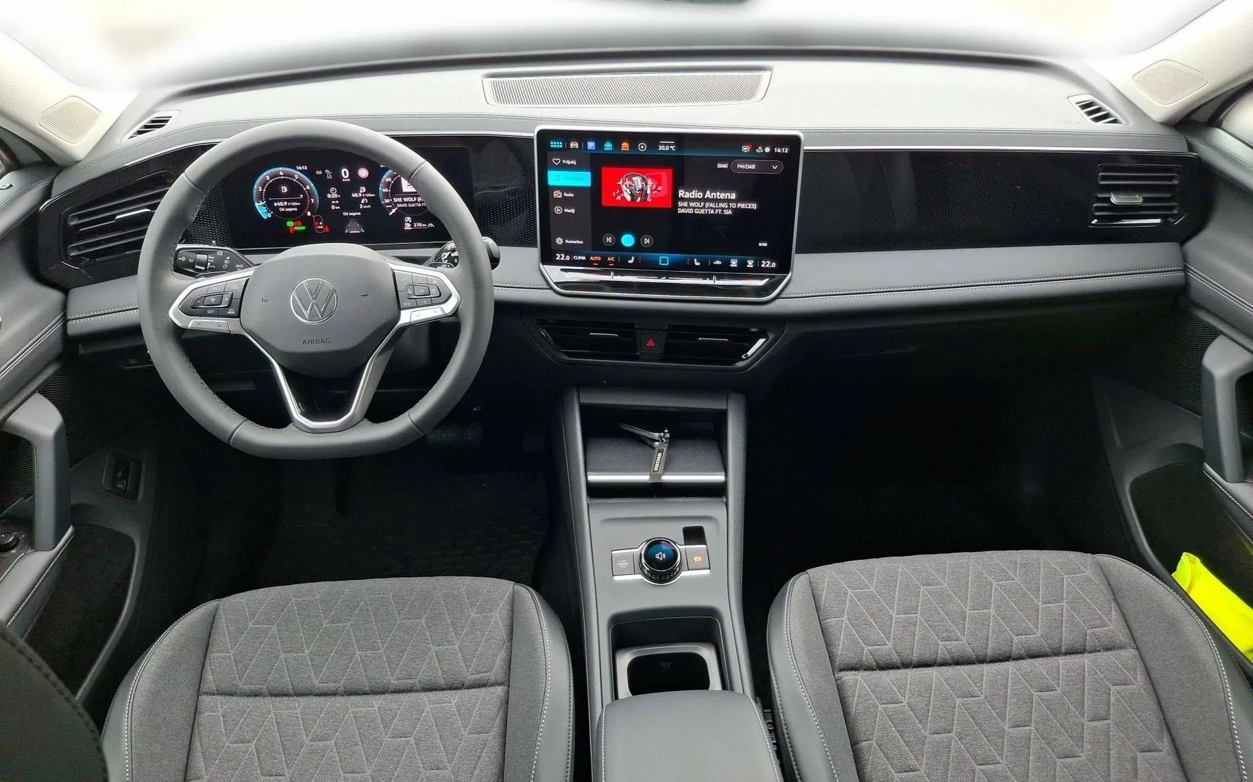 Notranja slika - Volkswagen Tiguan - 1.5 eTSI BMT 4All DSG - 9